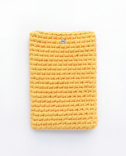 Pochette Tramé jaune en maille de coton crochetée main